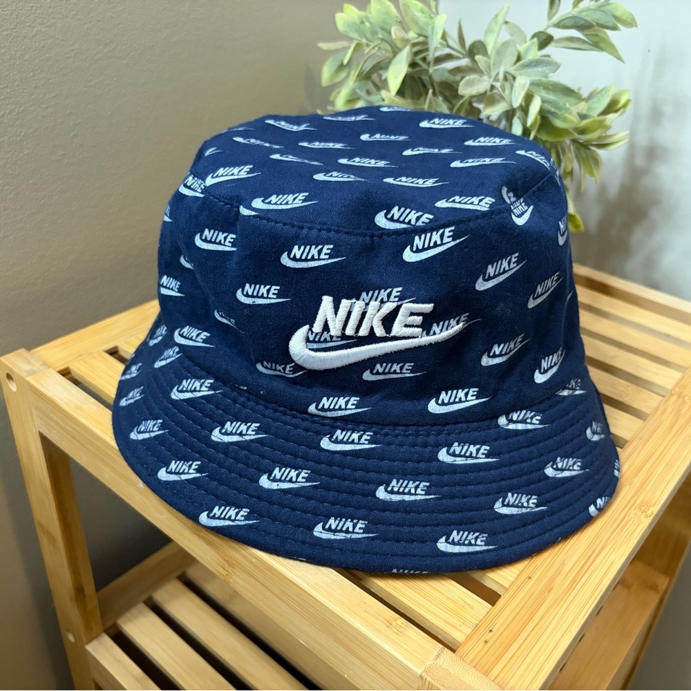 Nike Reversible Bucket Hat Size S - Picture 2 of 2